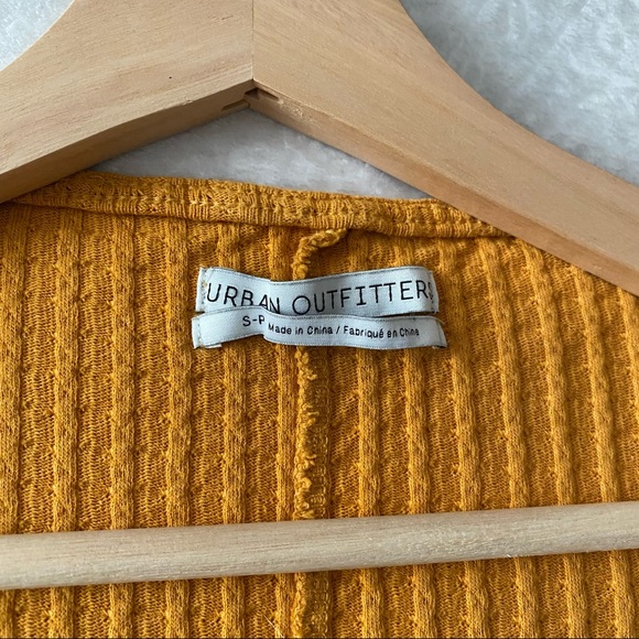 UO Cropped Waist Hook & Eye Dolman Knit Top - Picture 3 of 11